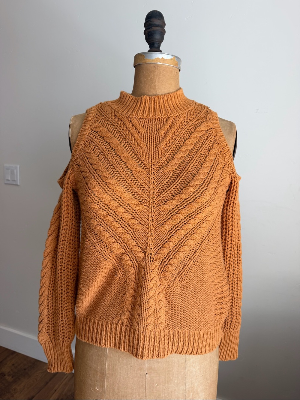 Women’s Y2K Style Cold Shoulder Cable Knit Sweater - Rust